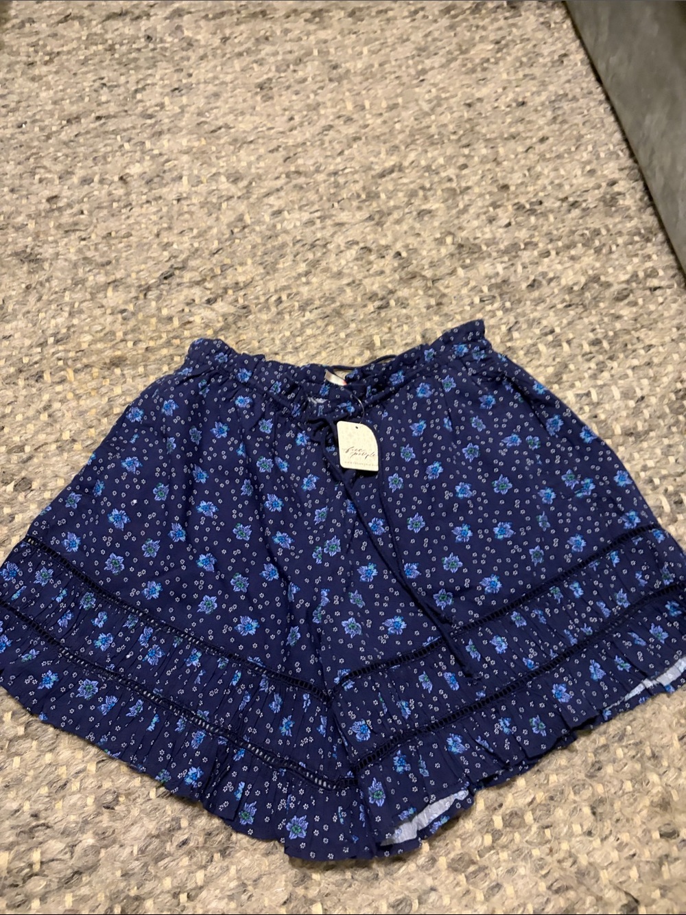 Free people Women's Navy Blue Floral Ruffle Shorts - Picture 5 of 5